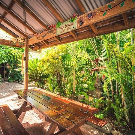 קאירנס Tropic Days Boutique Hostel מראה חיצוני תמונה
