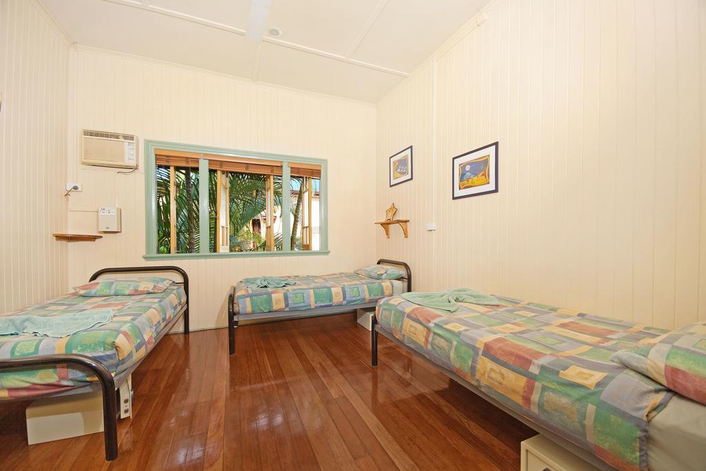 קאירנס Tropic Days Boutique Hostel חדר תמונה