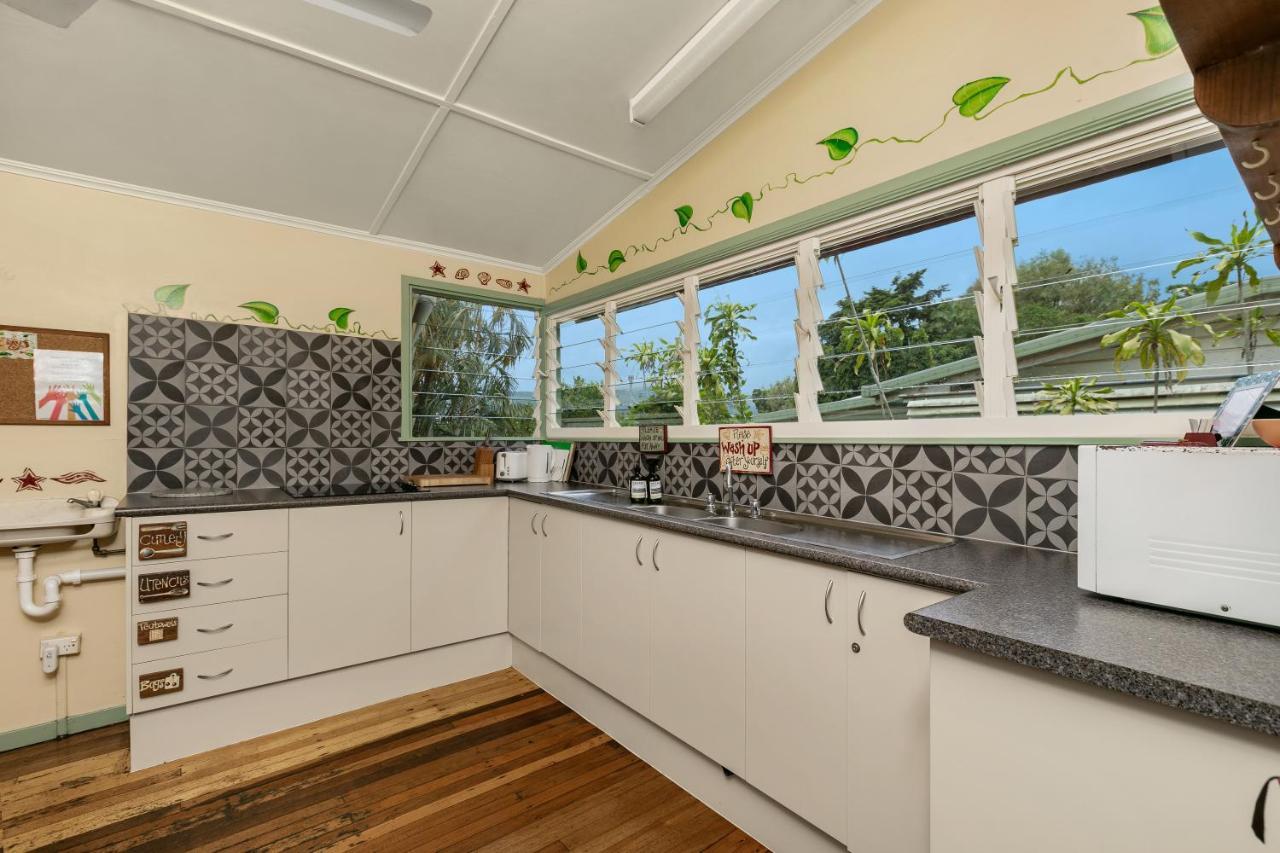 קאירנס Tropic Days Boutique Hostel מראה חיצוני תמונה